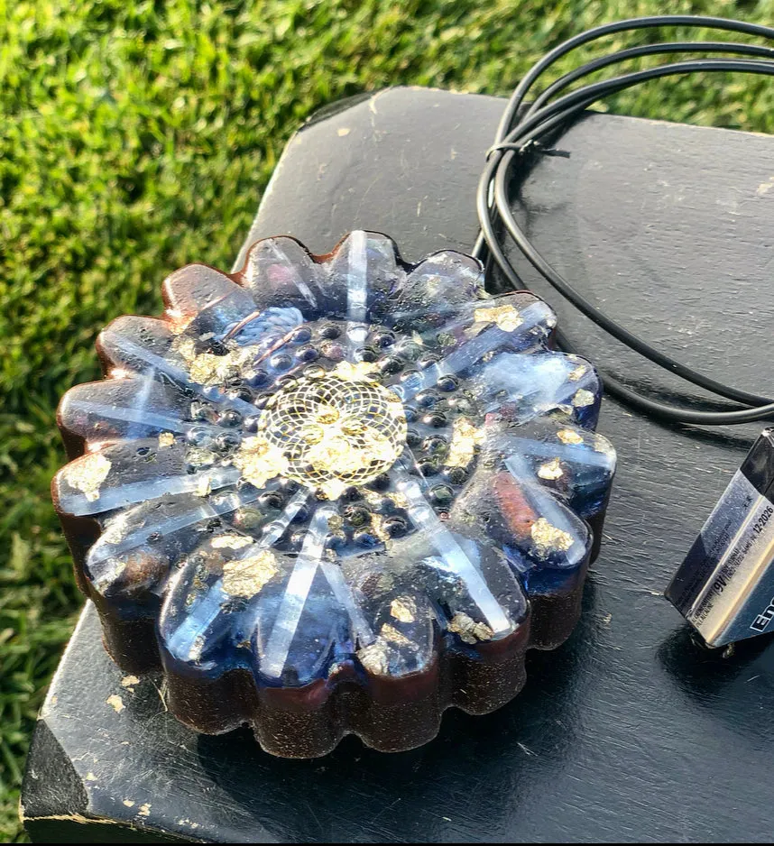 The “Flower Equalizer” 15 Hz Radionics Charging Plate- 17 oz, 4.25” diameter, 1.5” height
