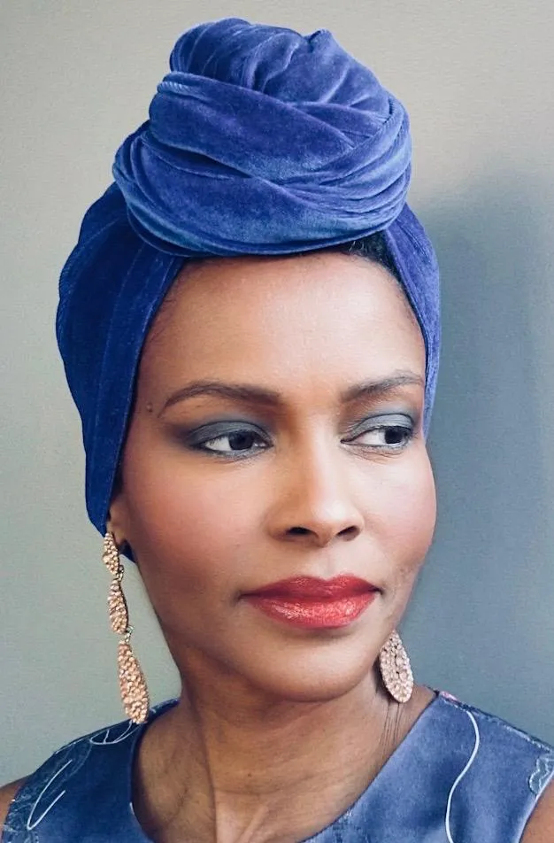 The Sapphire Velvet Queen by Kim Hawthorne
