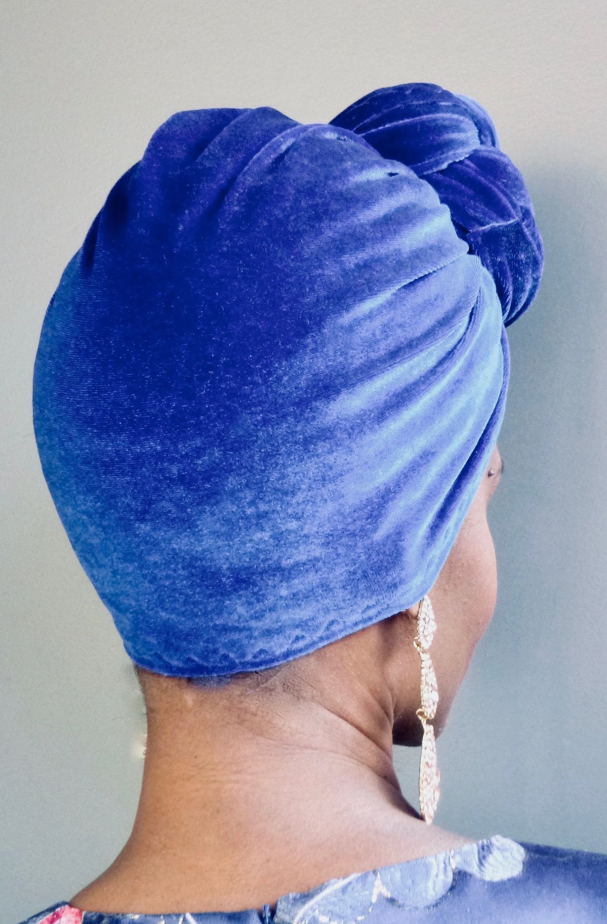 The Sapphire Velvet Queen by Kim Hawthorne