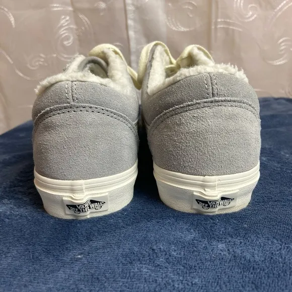 Vans Old Skool Cozy Hug Sherpa Skate Shoe, Unisex, Mens 9.0, Women’s 10.5