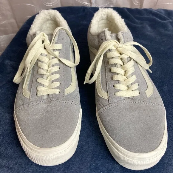 Vans Old Skool Cozy Hug Sherpa Skate Shoe, Unisex, Mens 9.0, Women’s 10.5