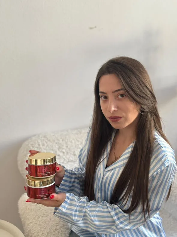 Velvet Rouge Skin Nourishing Salt Scrub