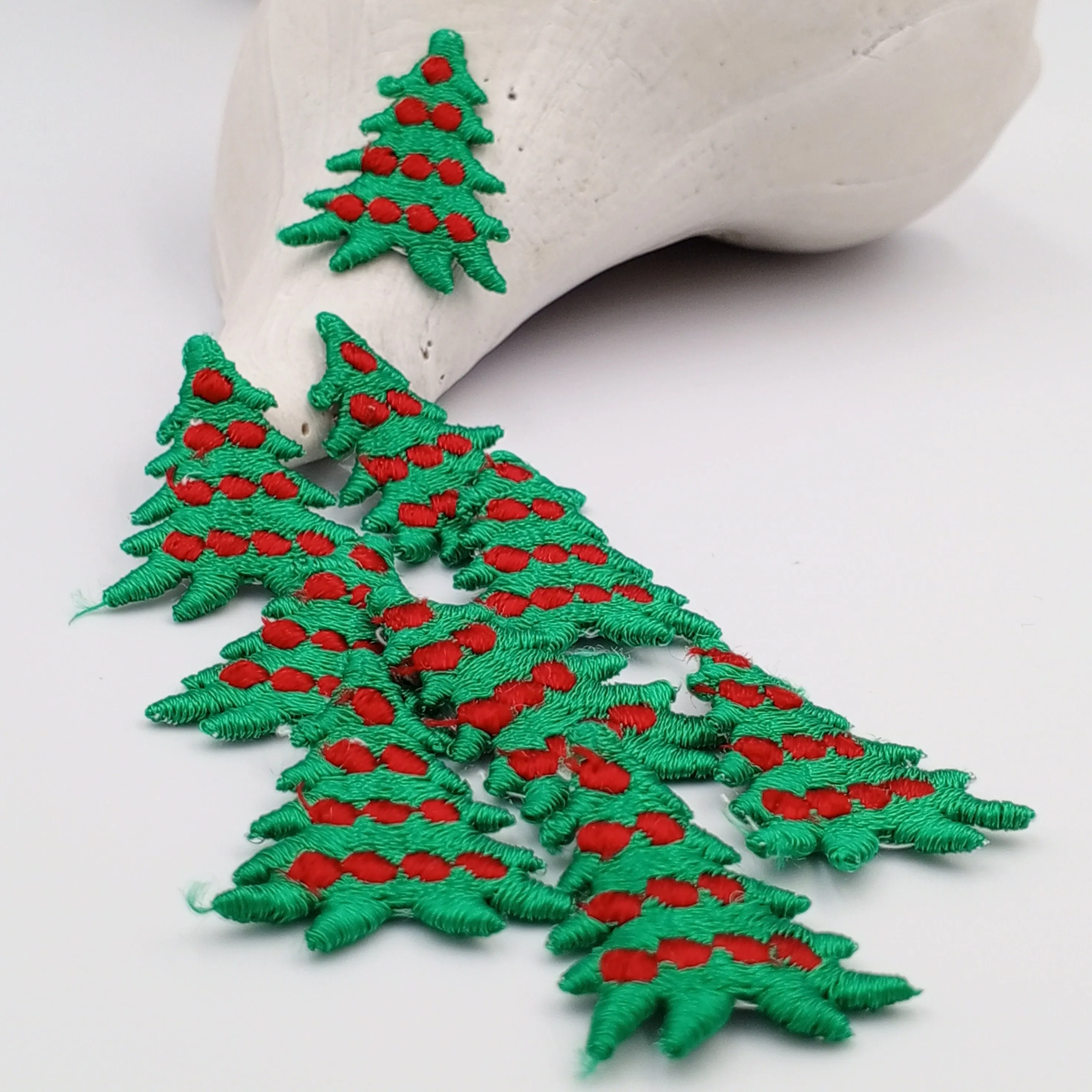 VINTAGE applique red green Christmas tree Patches #352