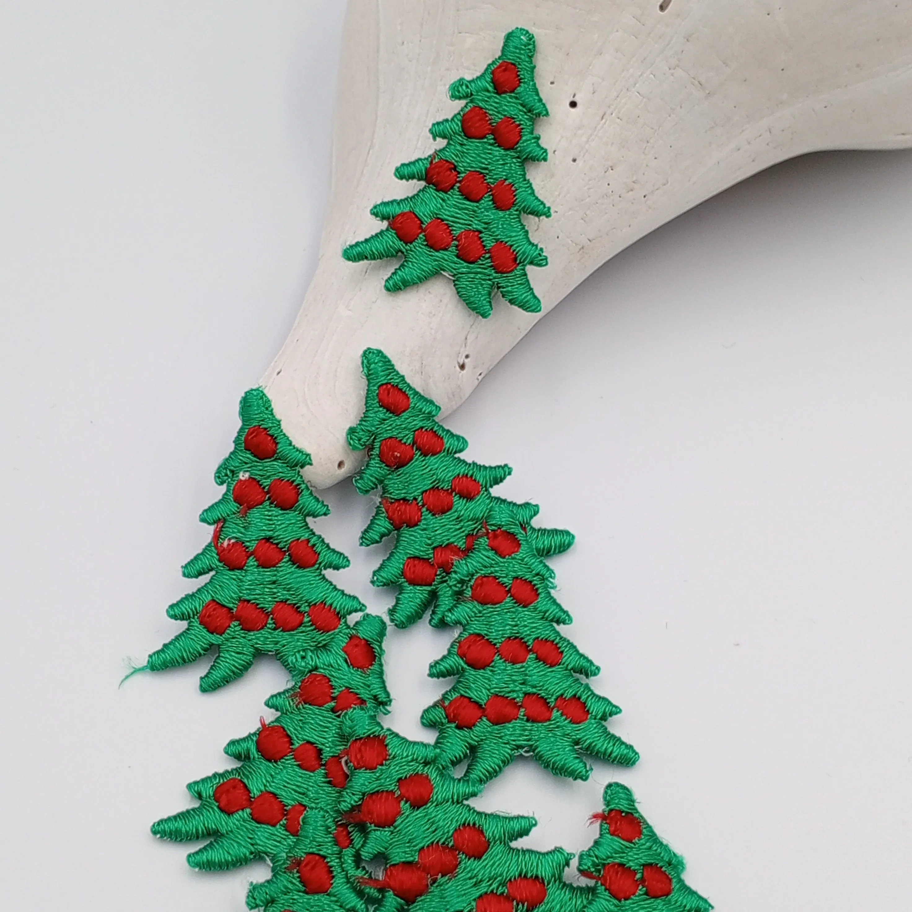 VINTAGE applique red green Christmas tree Patches #352