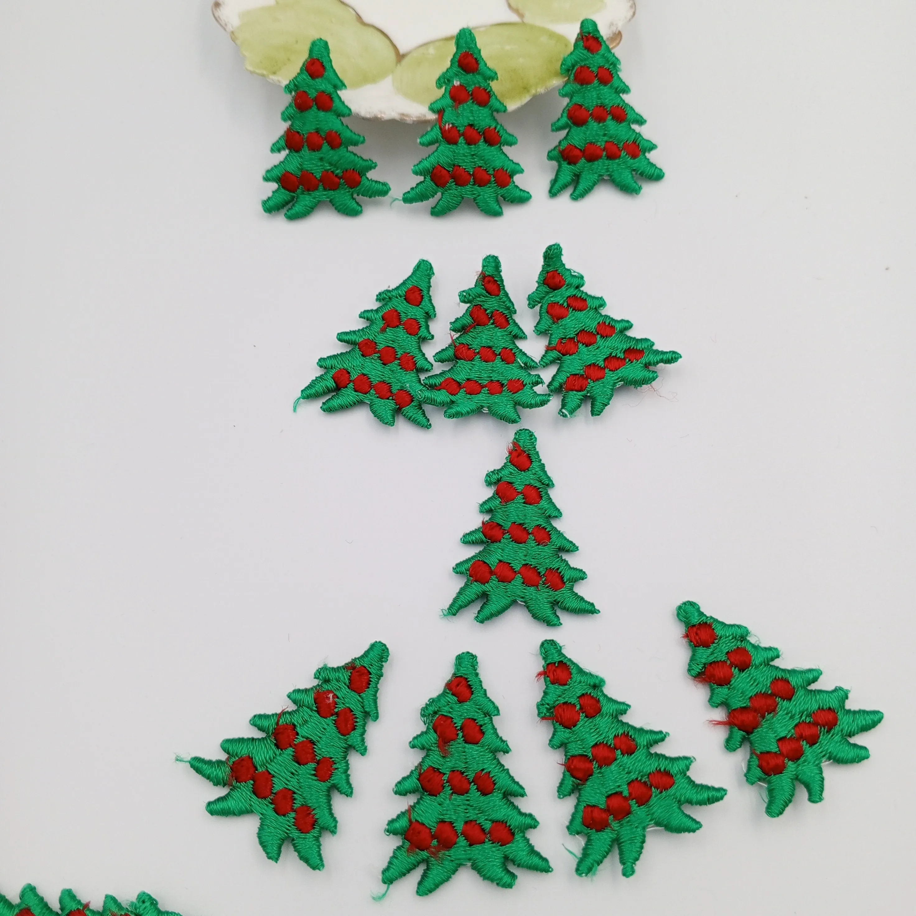 VINTAGE applique red green Christmas tree Patches #352