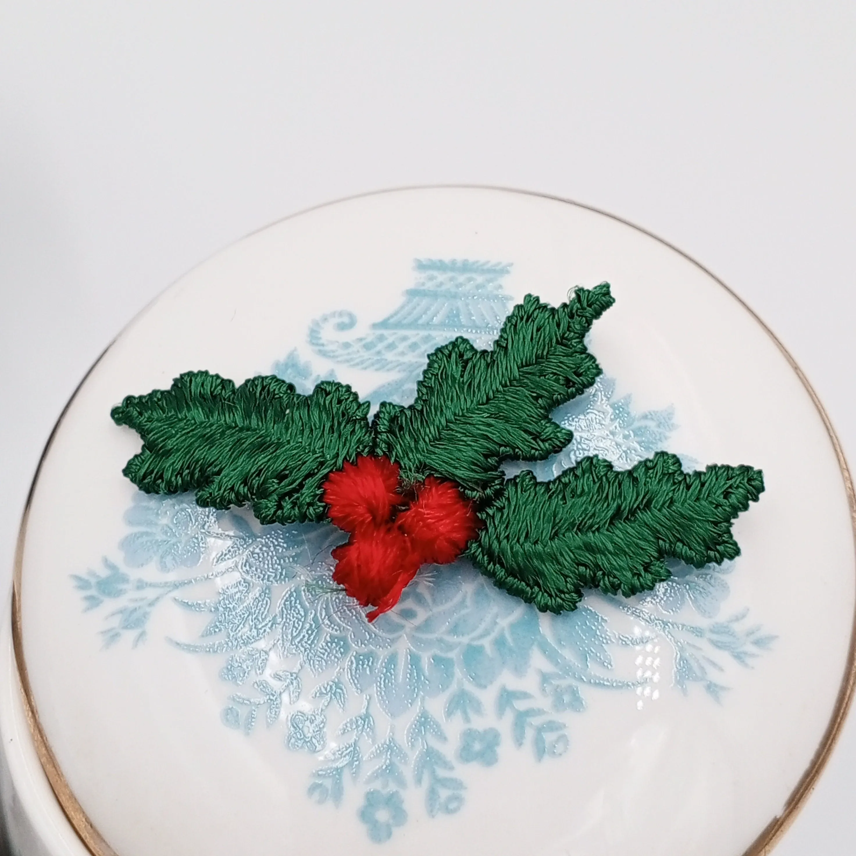 VINTAGE applique red green mistletoe Christmas Patches #351