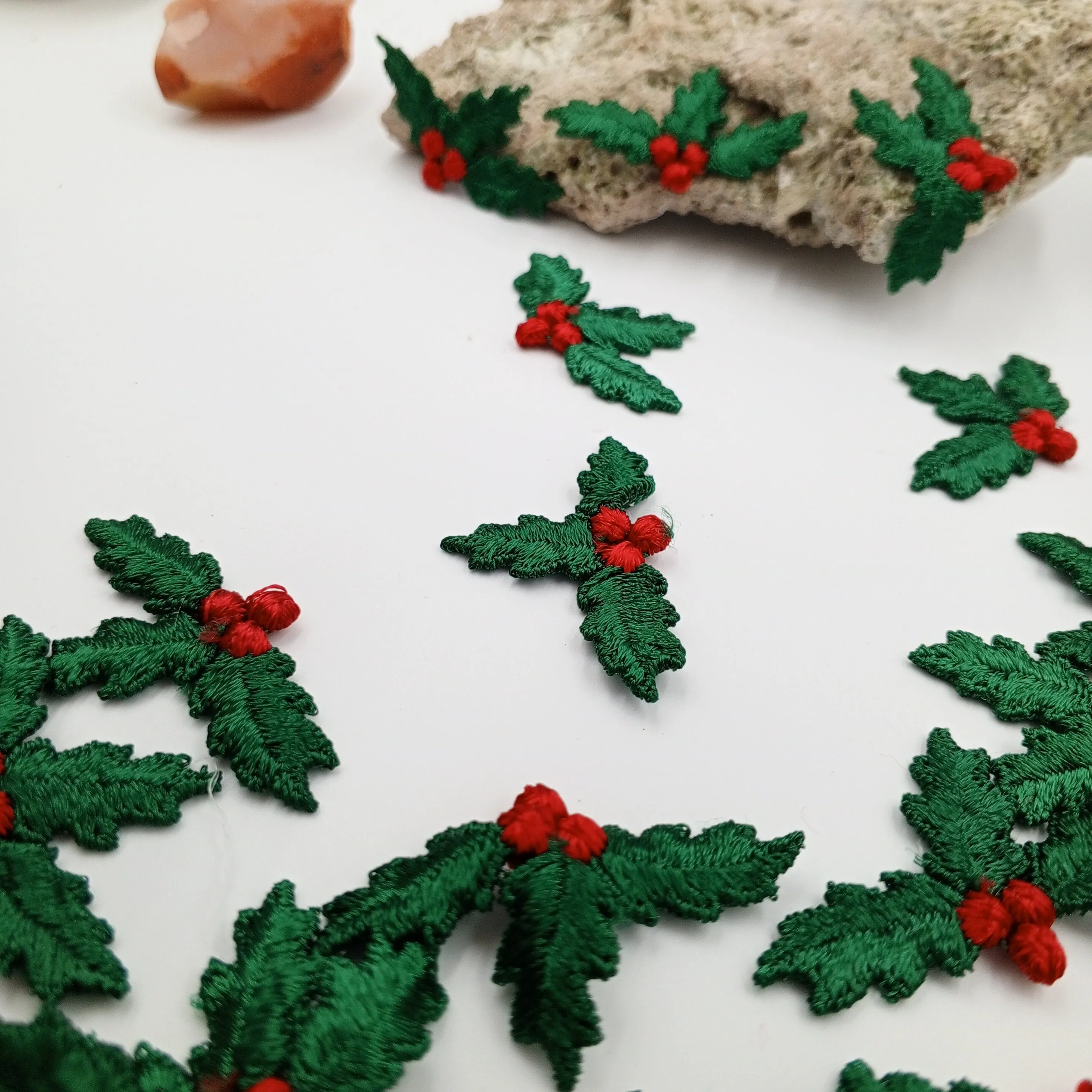VINTAGE applique red green mistletoe Christmas Patches #351