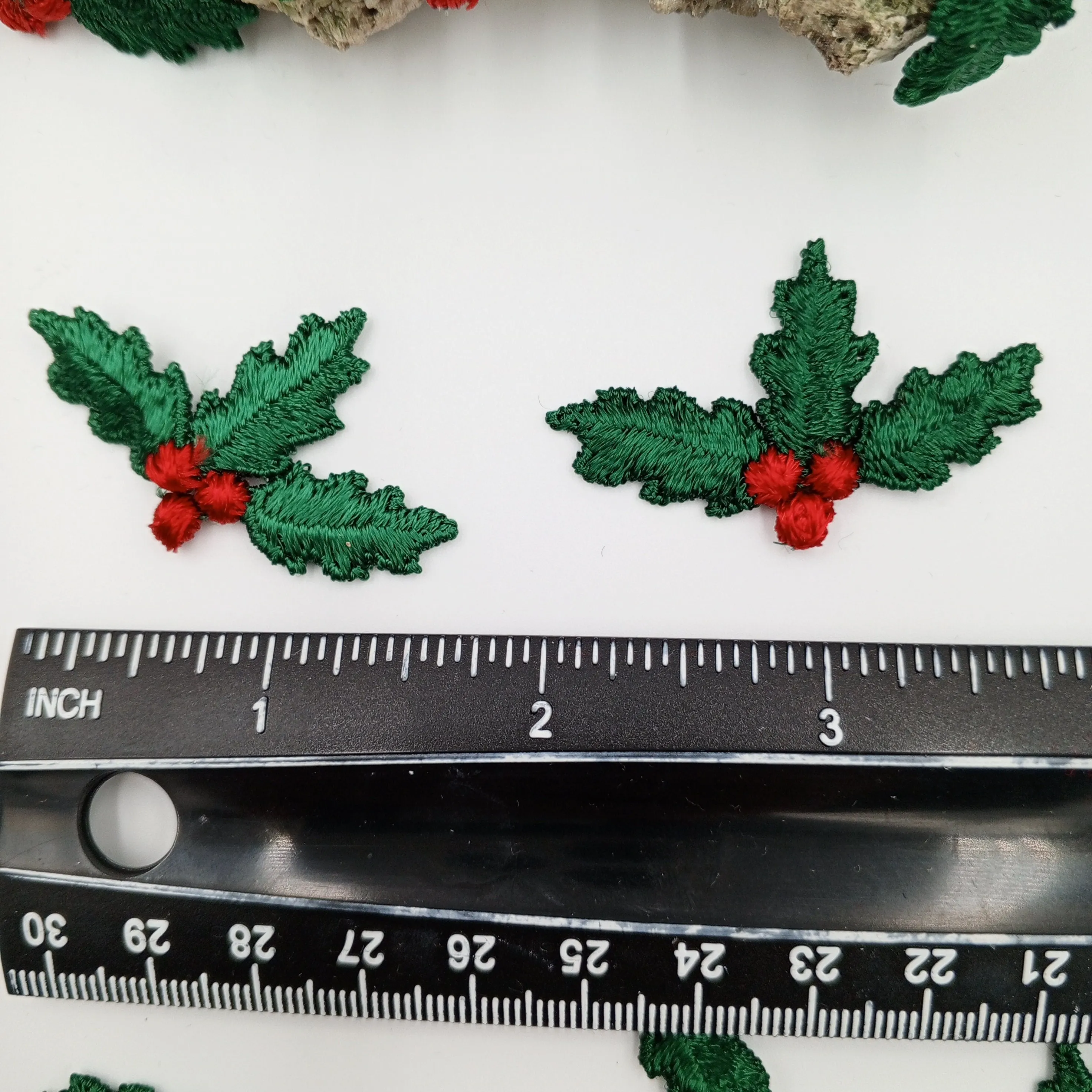 VINTAGE applique red green mistletoe Christmas Patches #351