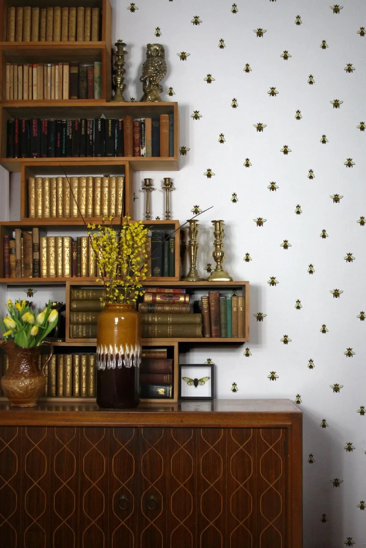 wild honey bee spot wallpaper