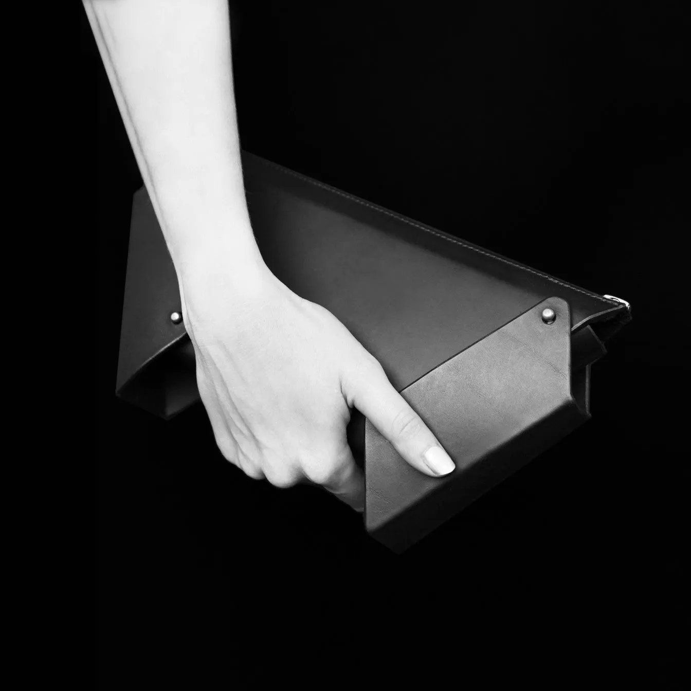 WINGED BOX CLUTCH